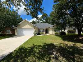 featured image of 901 Laurel Hill Cir