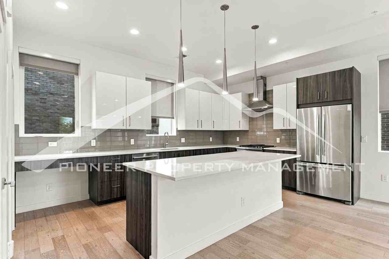 1628 Irving St #1 - Photo 2 of 30