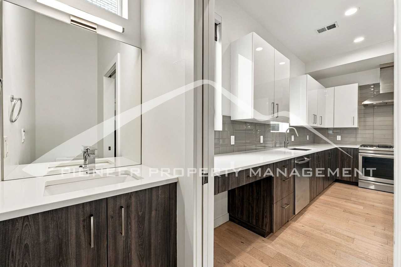 1628 Irving St #1 - Photo 5 of 30
