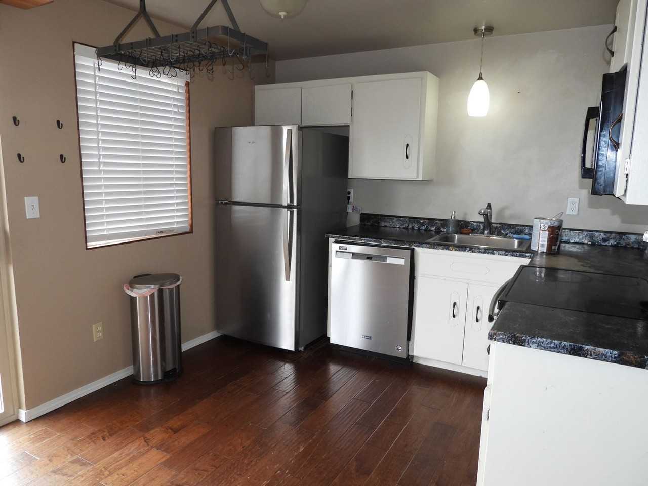 1617 W 6th St - Photo 4 of 30