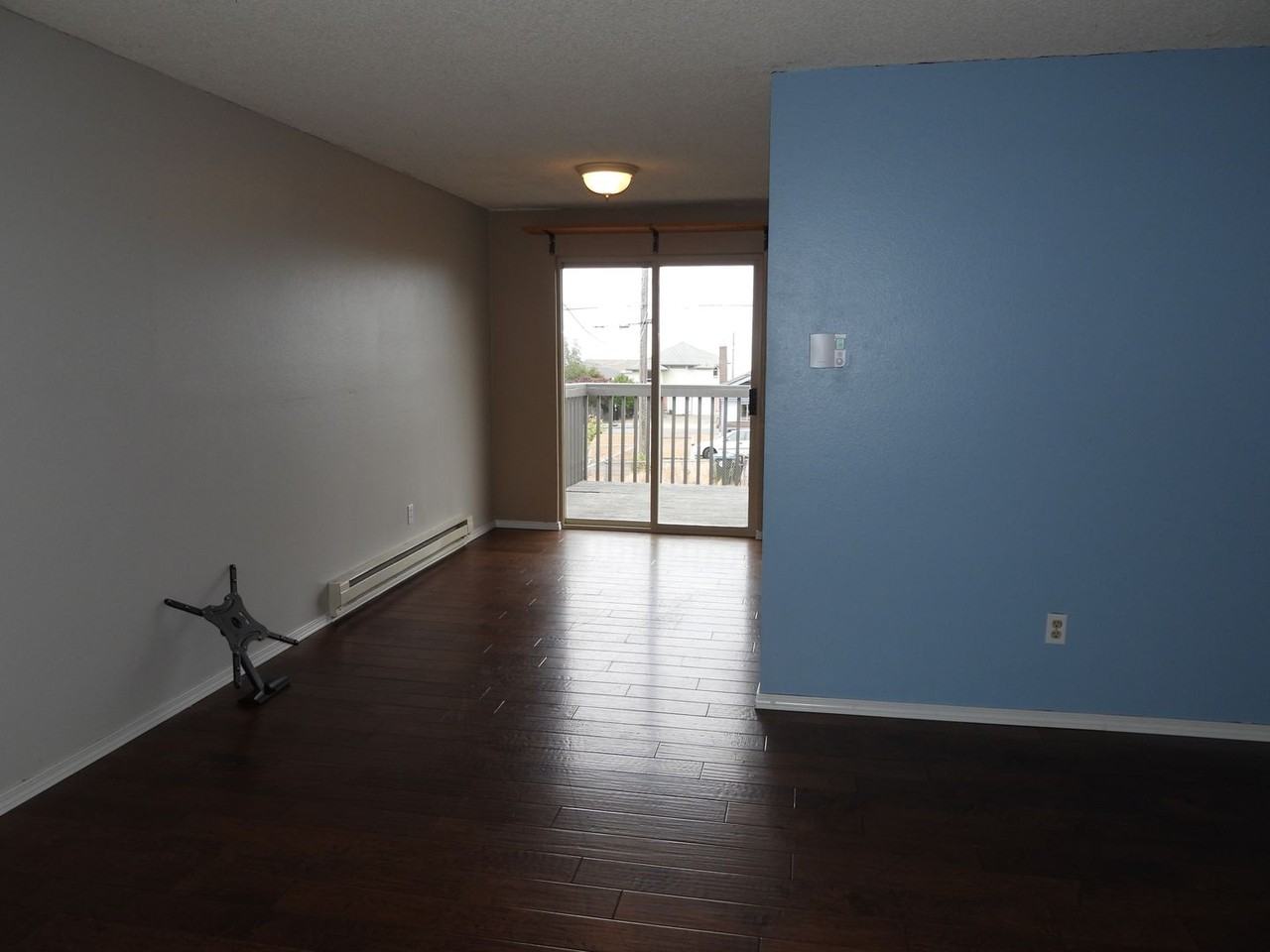 1617 W 6th St - Photo 7 of 30