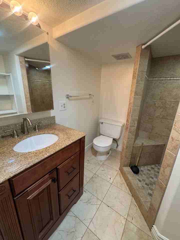 2904 S Imperial St - Photo 5 of 7