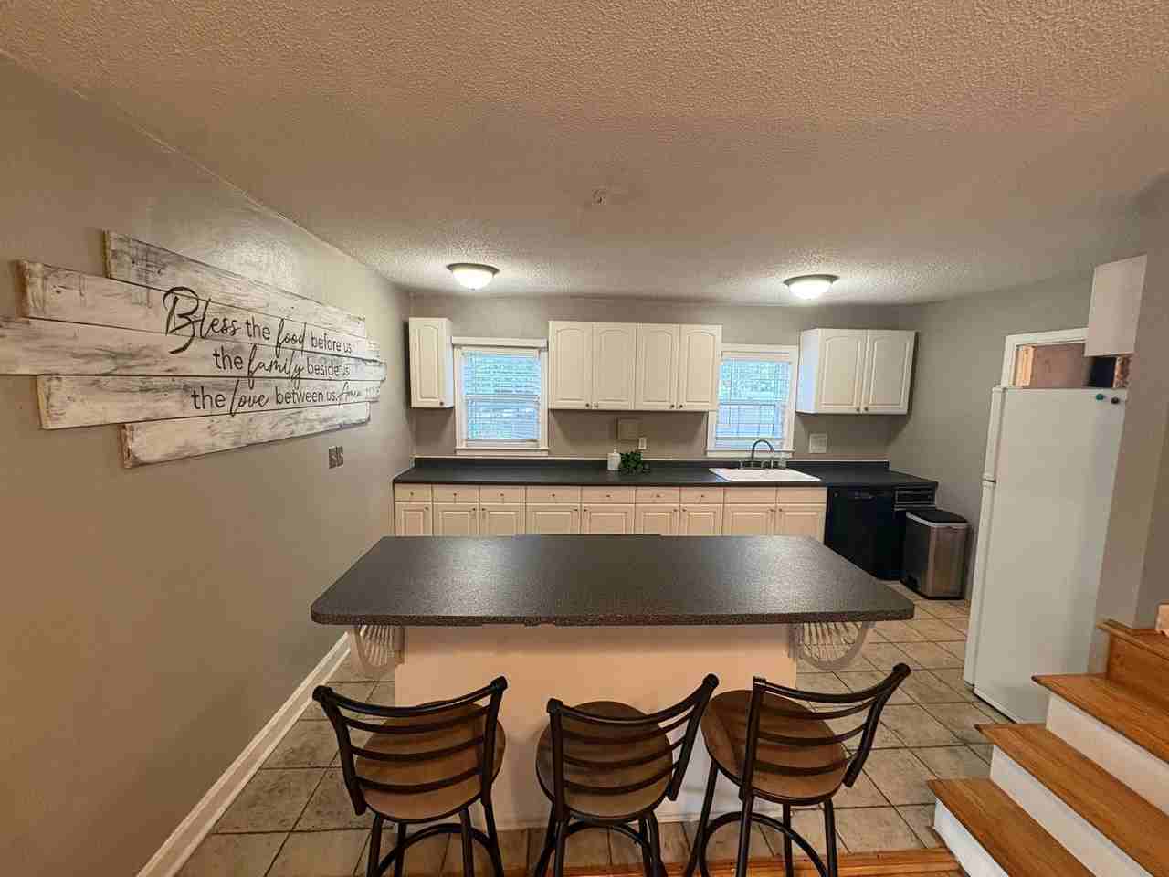 106 S Germantown Rd - Photo 3 of 50