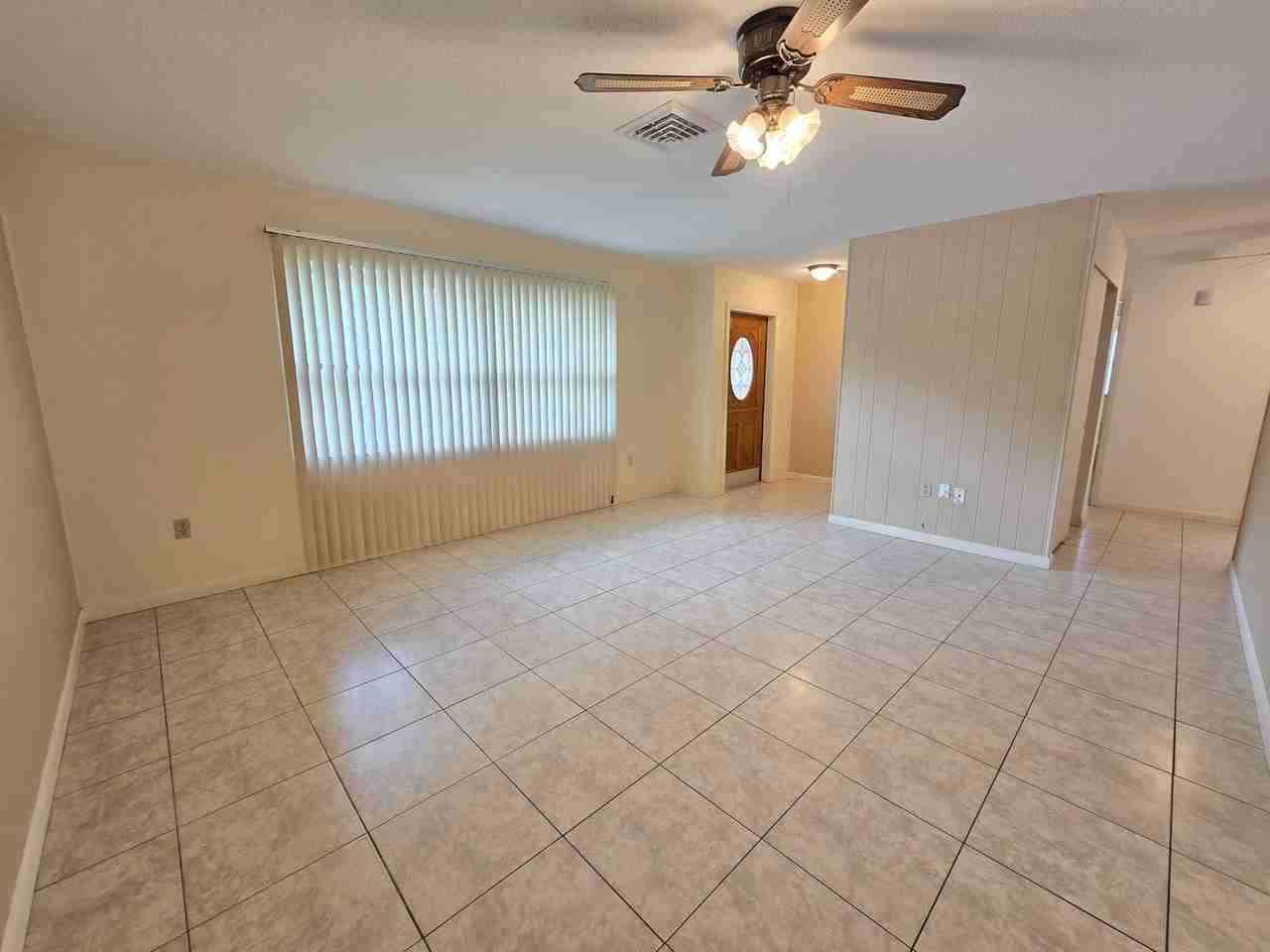 4040 Fleet Ln - Photo 3 of 28