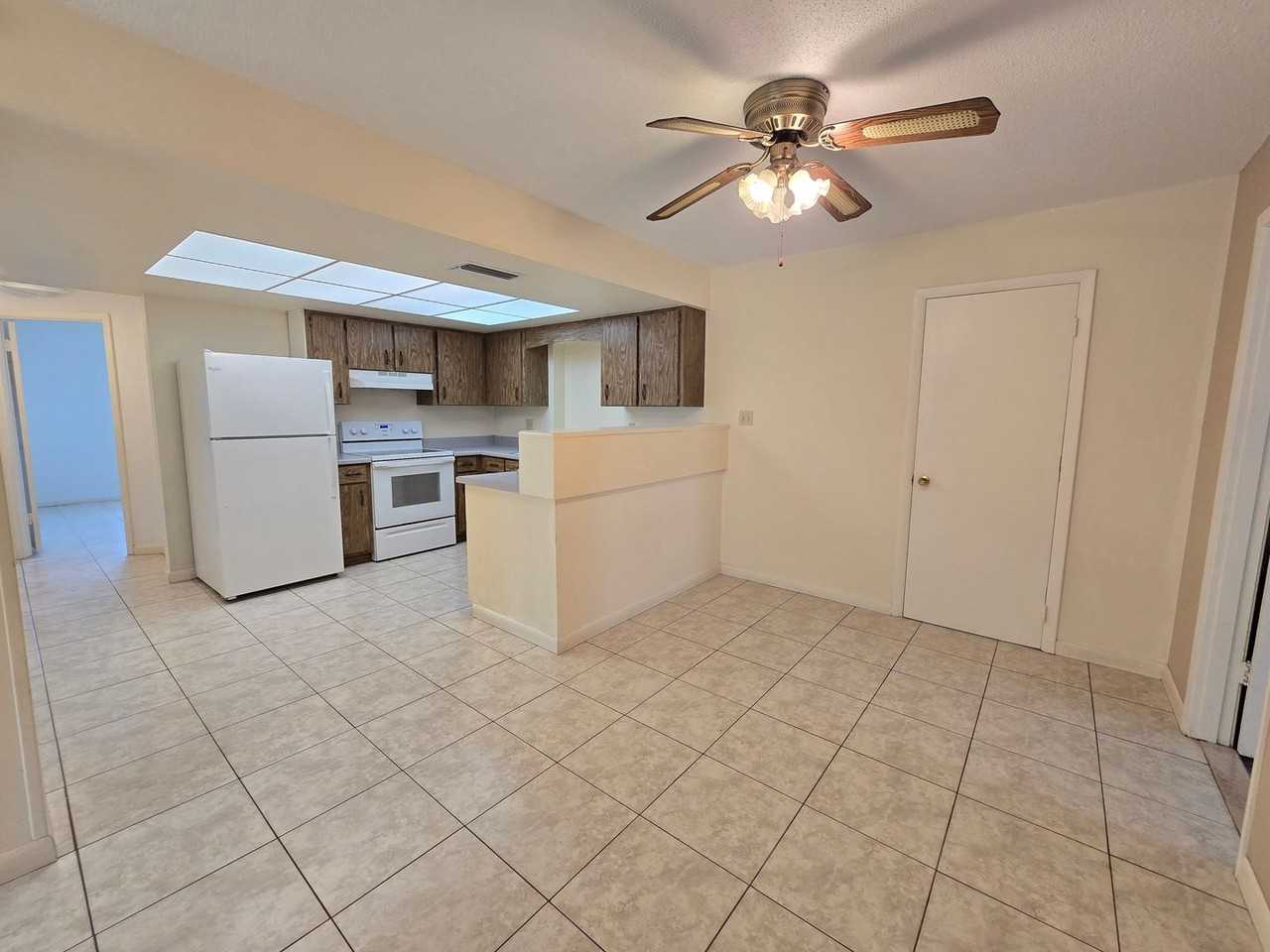 4040 Fleet Ln - Photo 6 of 28