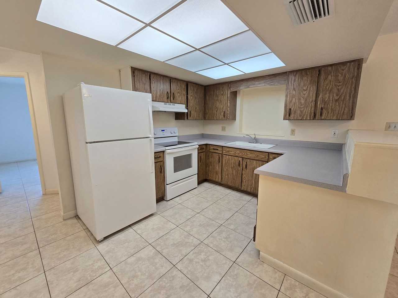 4040 Fleet Ln - Photo 7 of 28