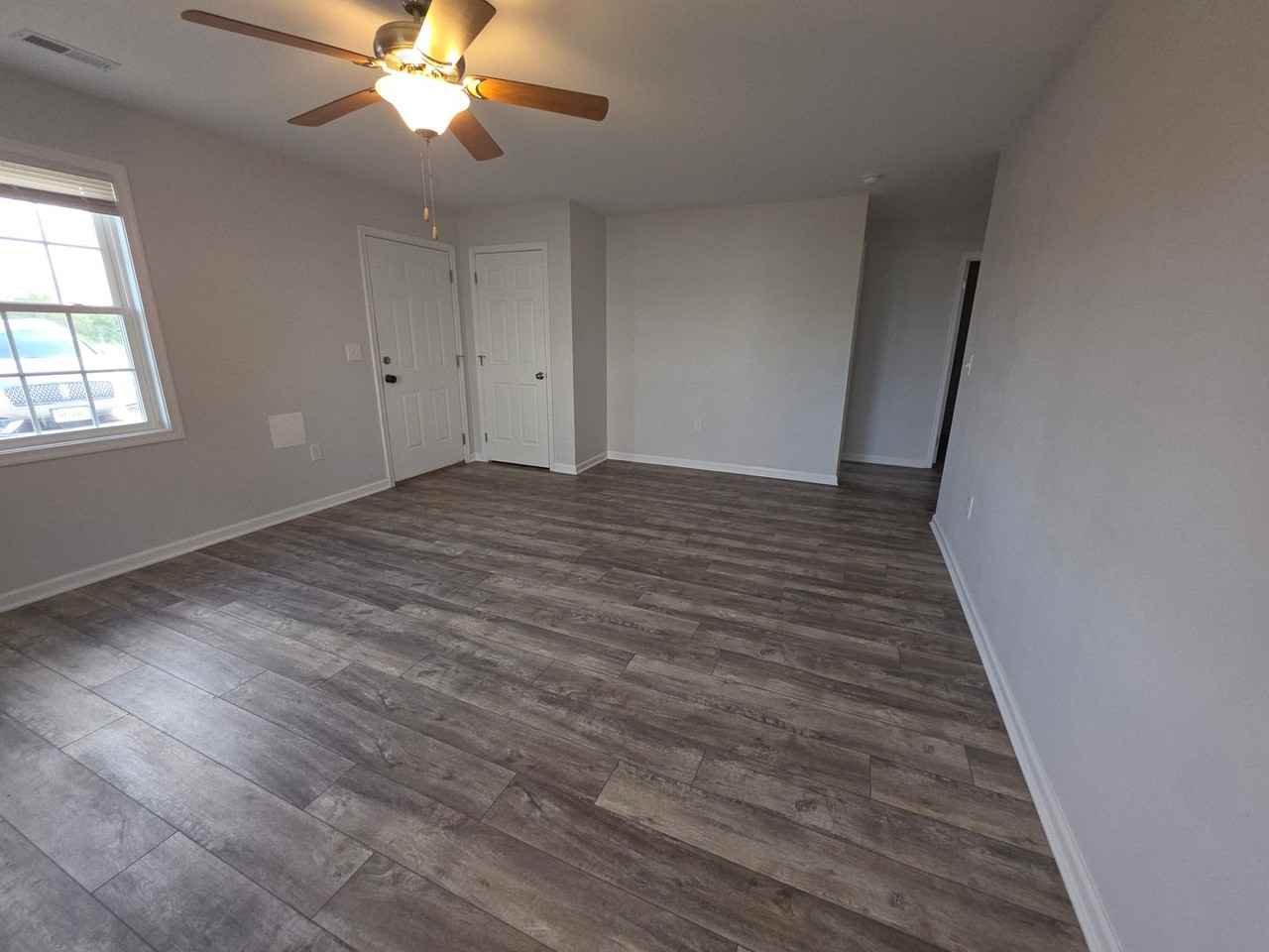 2171 Smith Mountain Lake Pkwy - Photo 2 of 10
