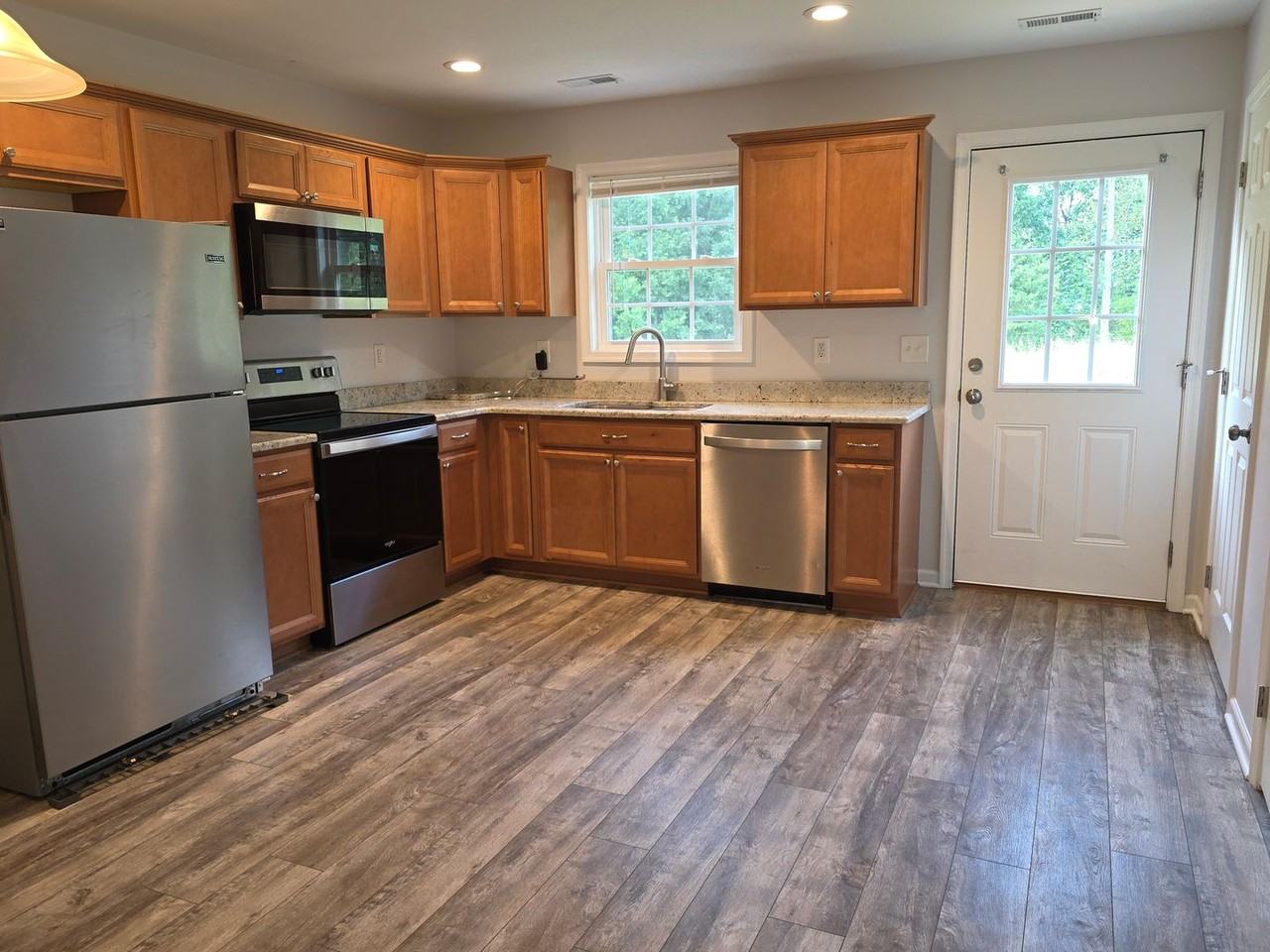 2171 Smith Mountain Lake Pkwy - Photo 3 of 10