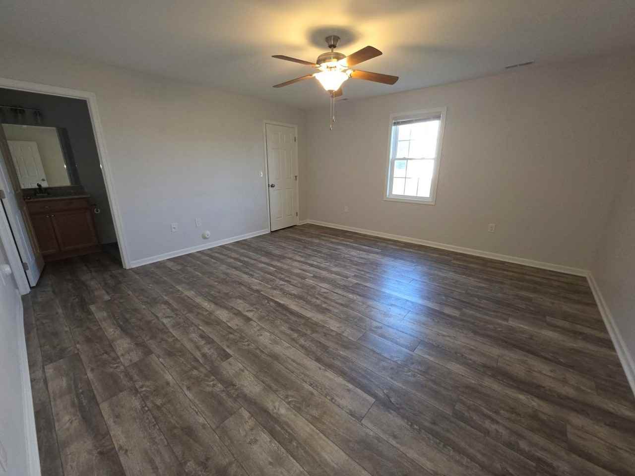 2171 Smith Mountain Lake Pkwy - Photo 5 of 10