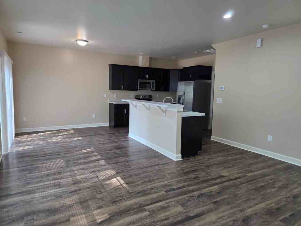 2813 Mclain St - Photo 3 of 20