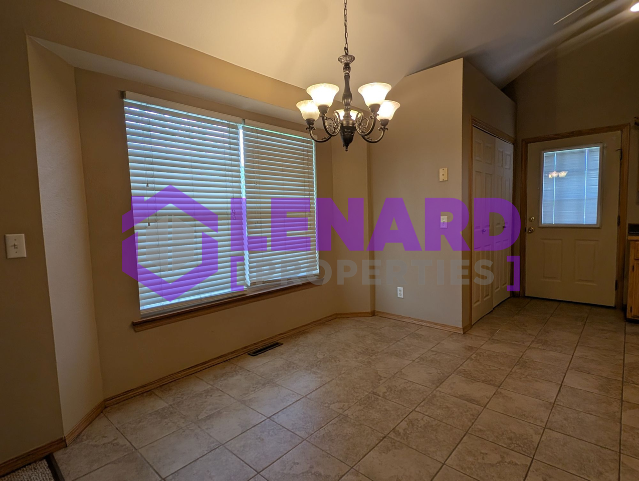 714 S Pinhook Dr - Photo 6 of 12