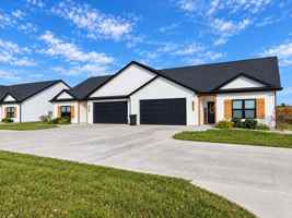 featured image of 2755 S Market St