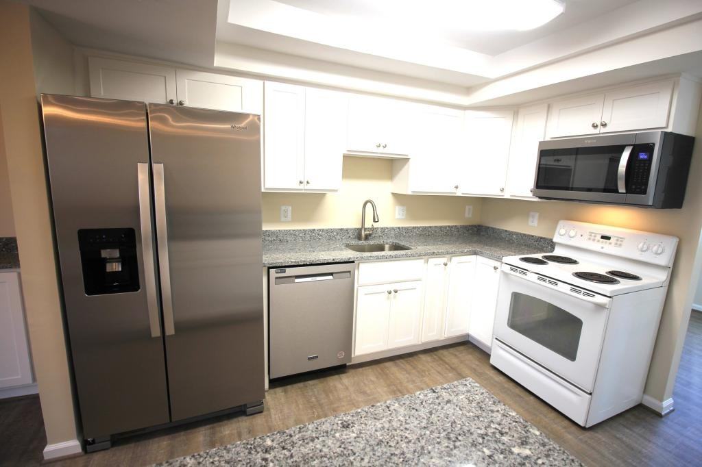 48 Monarch Dr - Photo 2 of 31