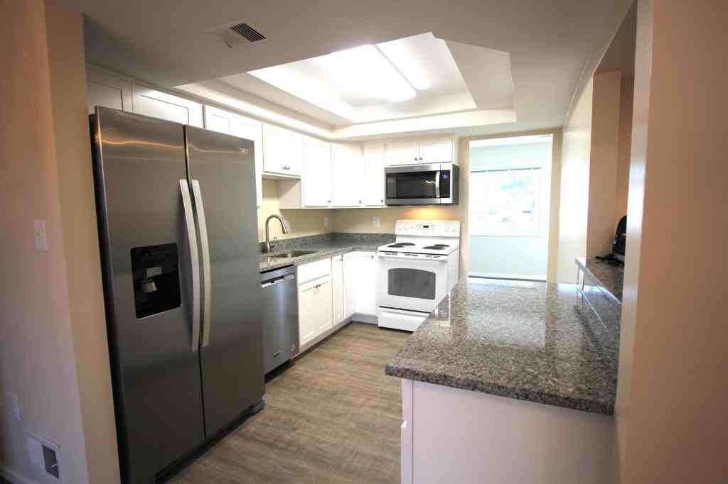48 Monarch Dr - Photo 3 of 31
