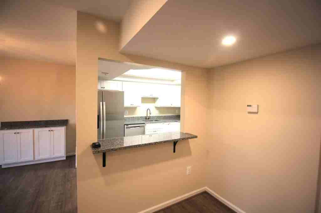 48 Monarch Dr - Photo 4 of 31