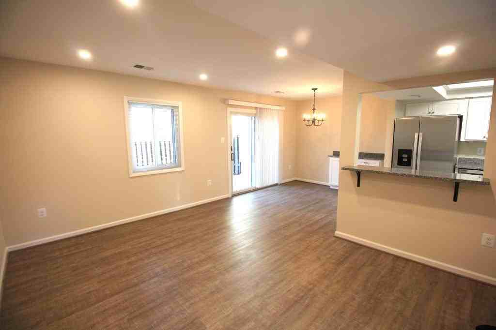 48 Monarch Dr - Photo 7 of 31