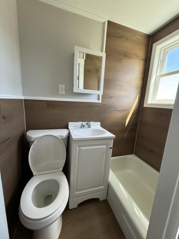 324 Tuttle St - Photo 3 of 4