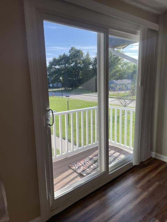 8982 Portage Pointe Dr - Photo 4 of 11