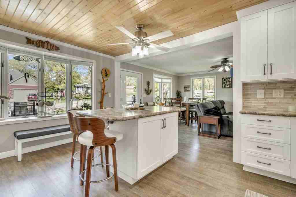 1113 Harpen St - Photo 4 of 17