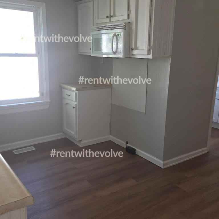 909 N Brady St - Photo 3 of 9