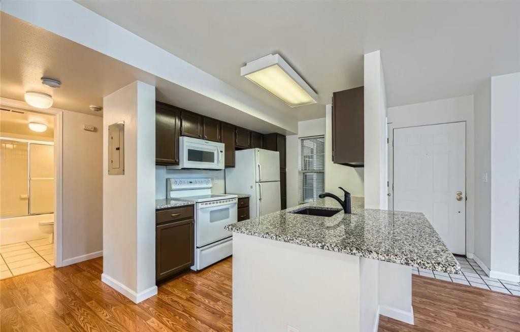 6702 S Ivy Way - Photo 2 of 8
