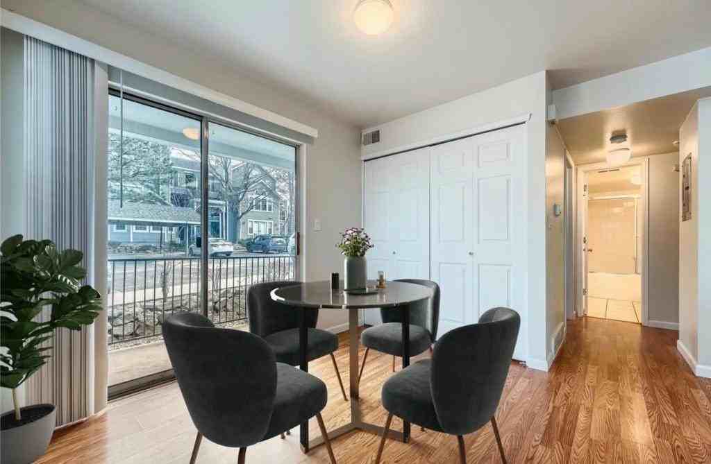 6702 S Ivy Way - Photo 4 of 8