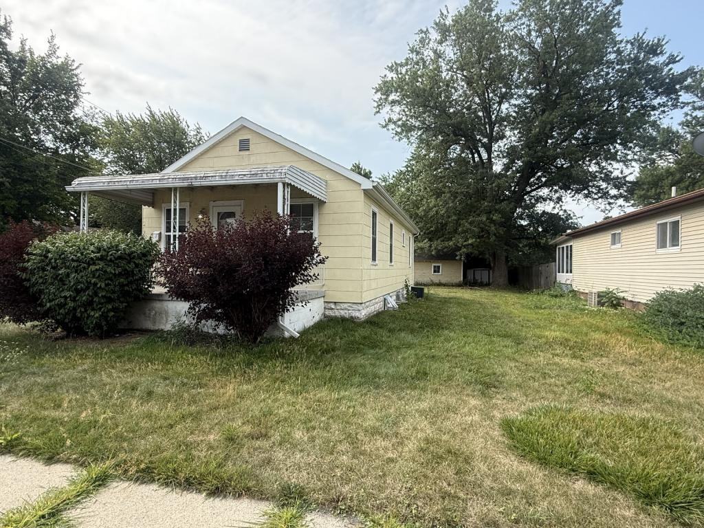 3201 Clairmont St - Photo 2 of 10