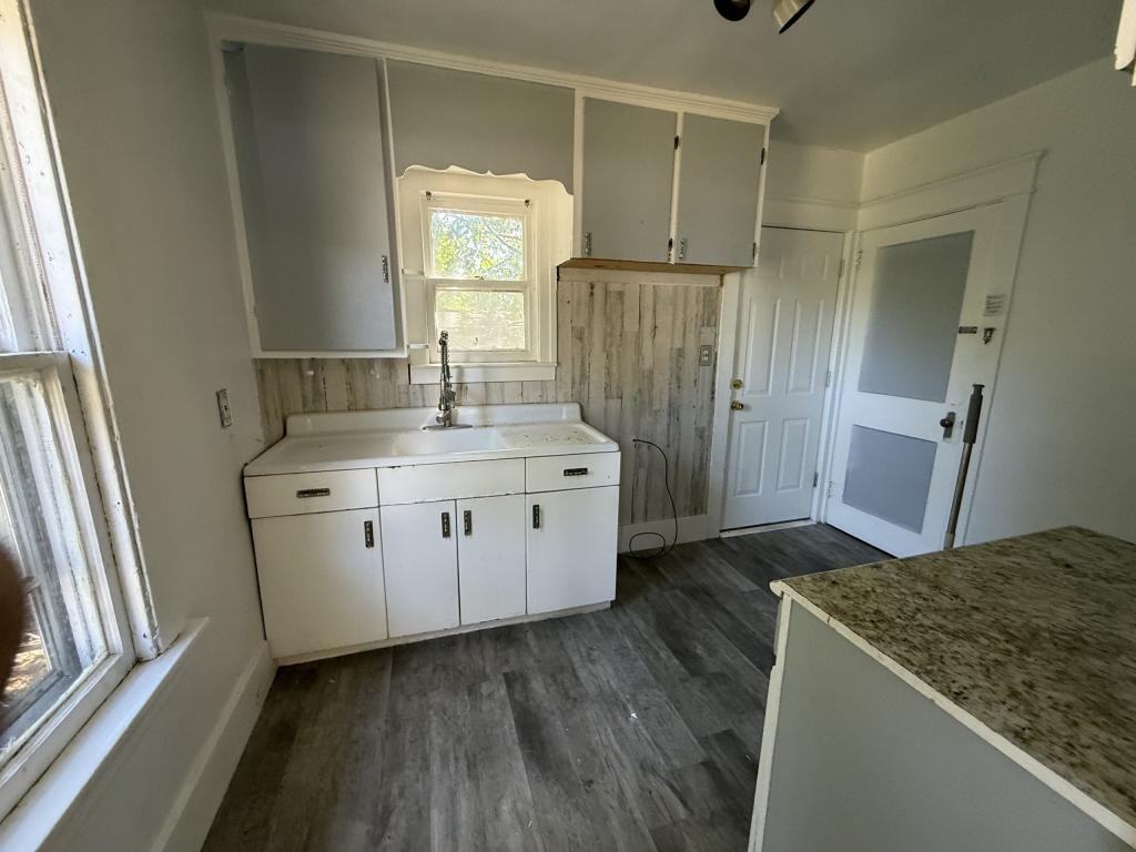 940 Stocker Ave - Photo 2 of 11