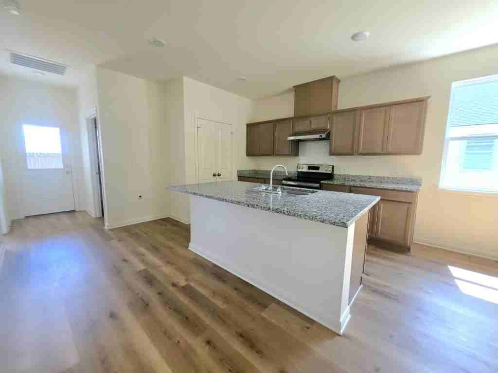 315 W Martin Luther King Dr - Photo 4 of 18