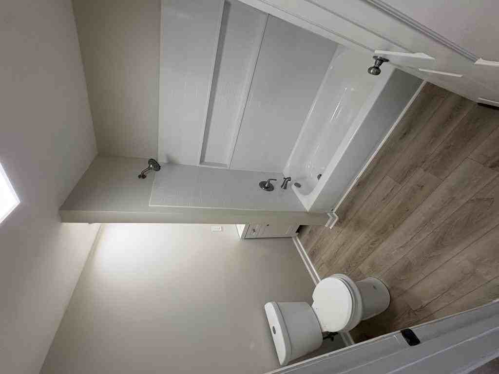 1127 Texas Ave - Photo 5 of 15
