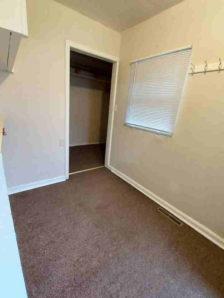 605 E 6th St - Photo 7 of 8