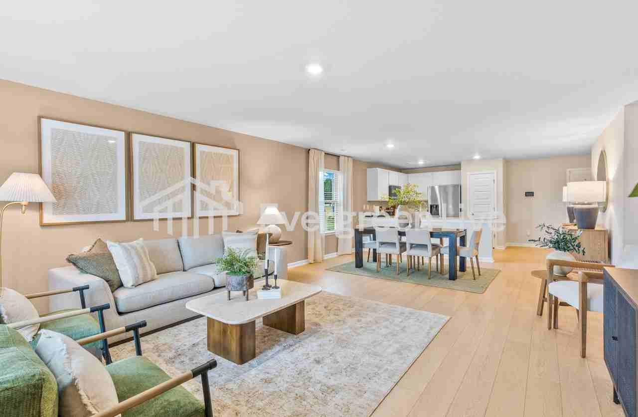 2034 Shady Oak St - Photo 5 of 12