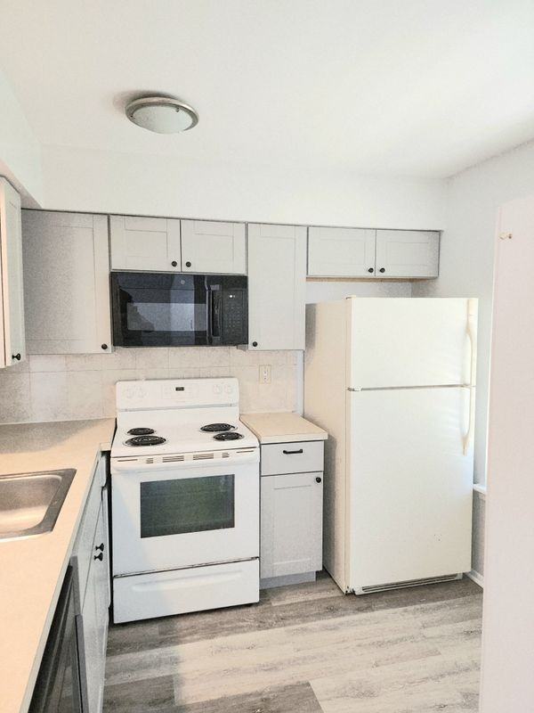 366A Delancey Pl - Photo 6 of 9