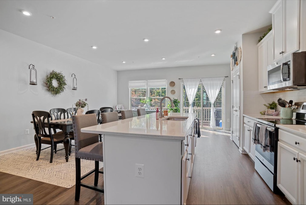 3213 Laurel Hill Rd - Photo 4 of 26