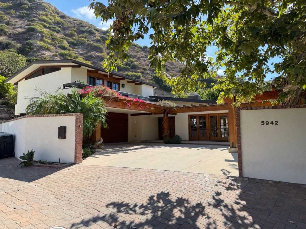 5942 Paseo Canyon Dr - Photo 4 of 43
