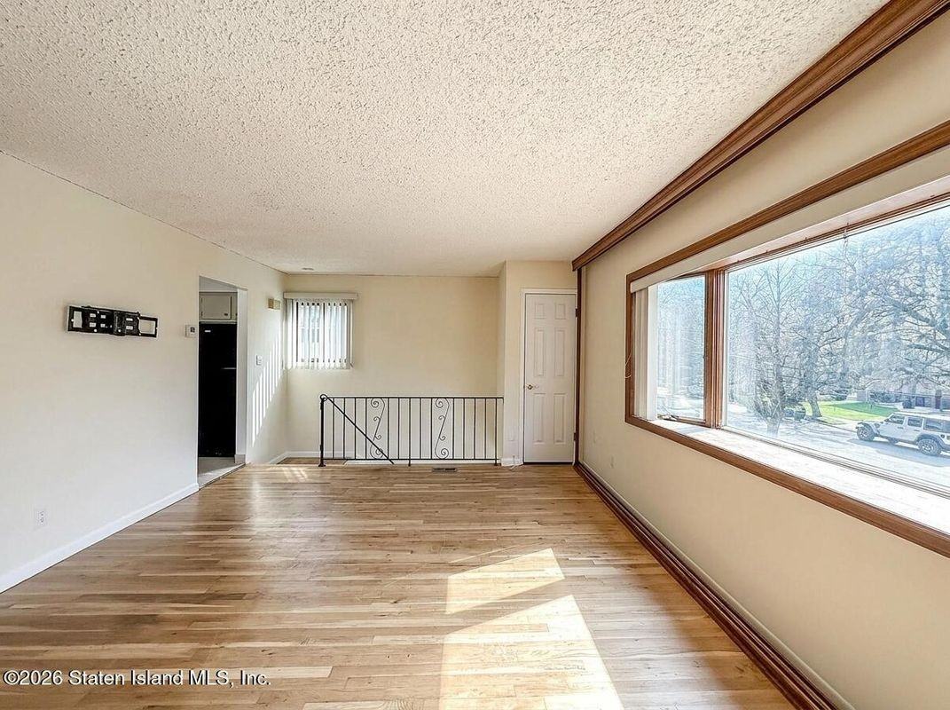 57 E Stroud Ave - Photo 3 of 20