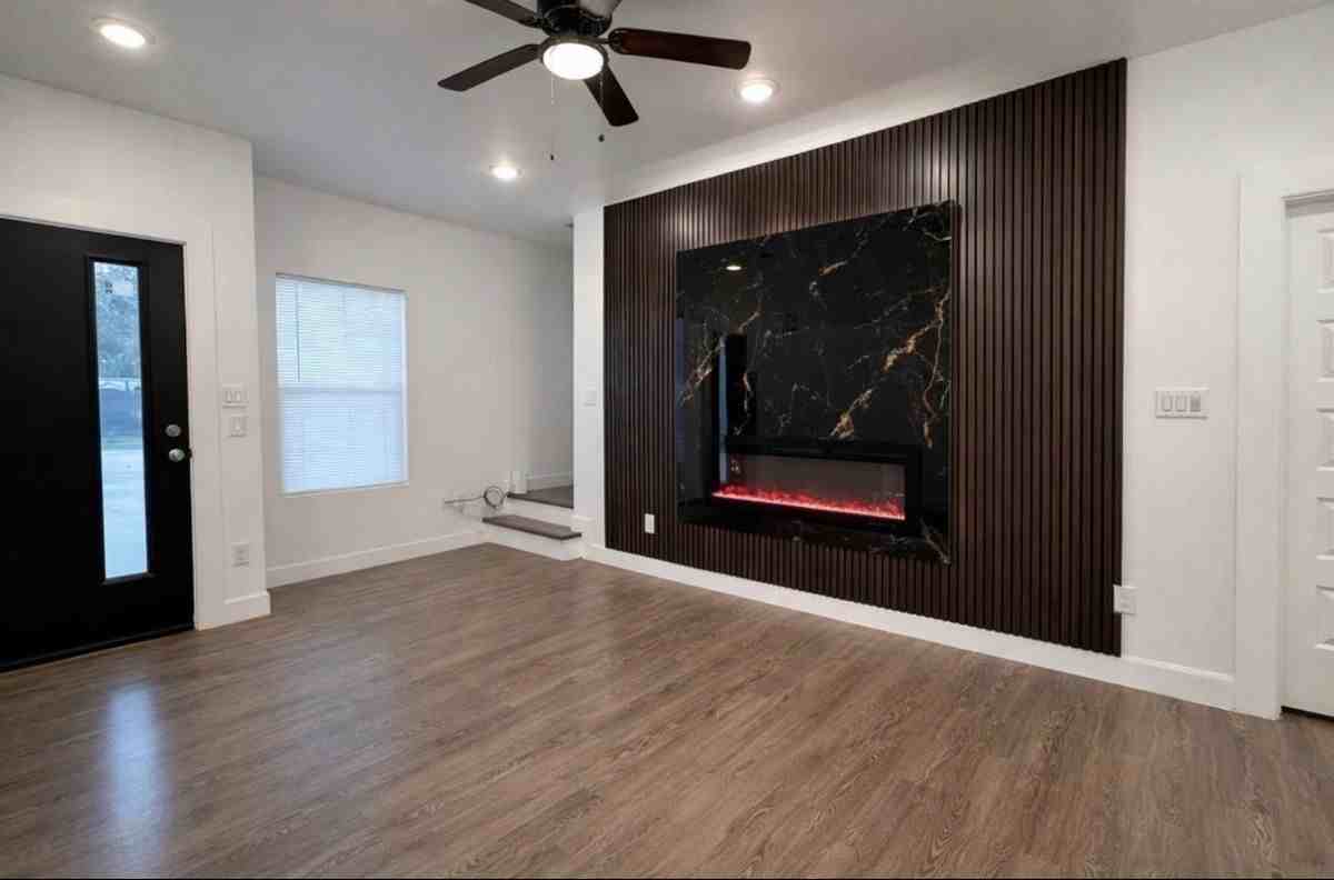 8141 Jeffery St - Photo 2 of 18