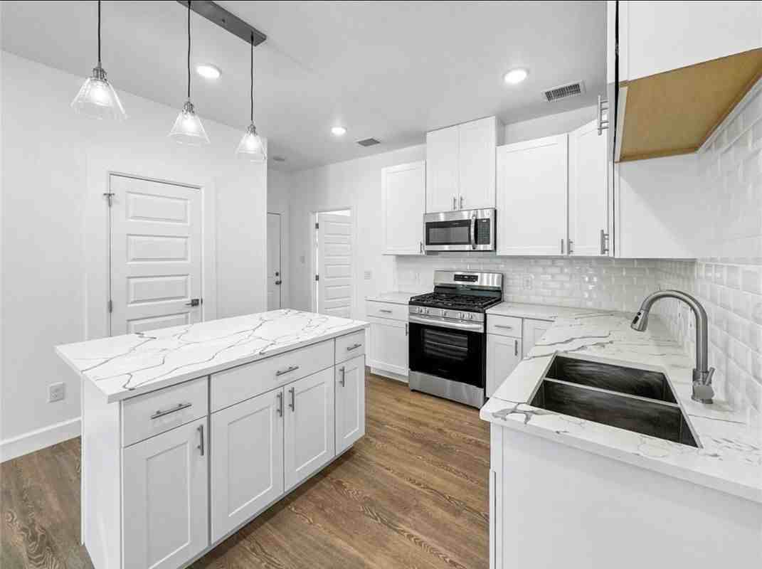 8141 Jeffery St - Photo 5 of 18