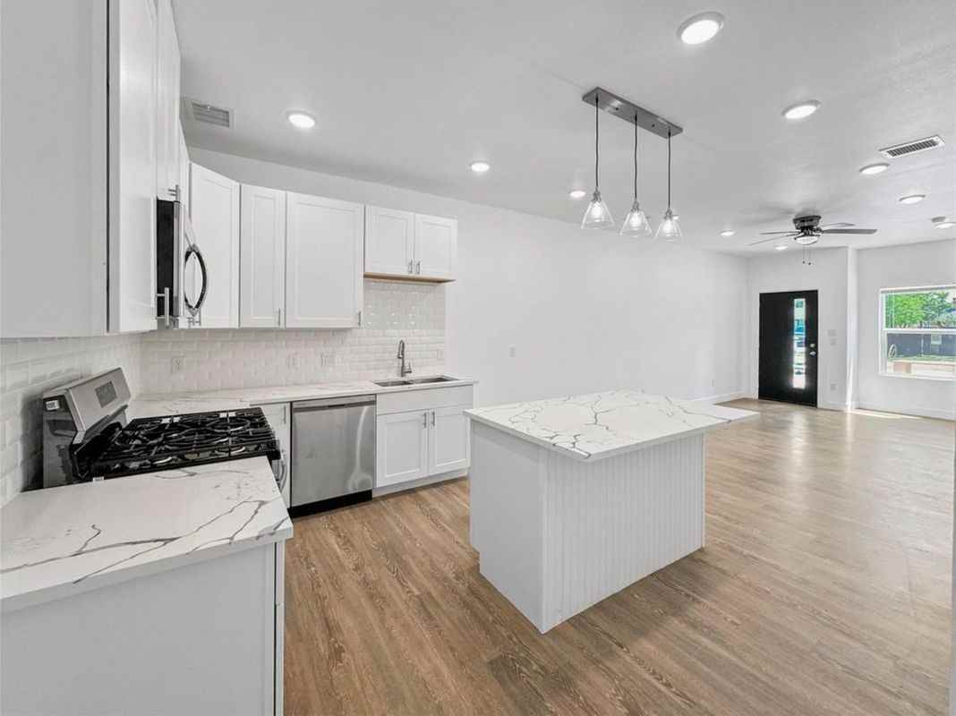 8141 Jeffery St - Photo 6 of 18