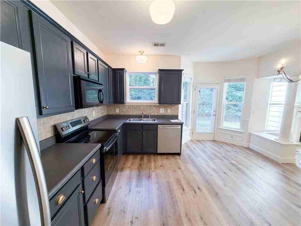 216 Parc View Ln - Photo 6 of 17