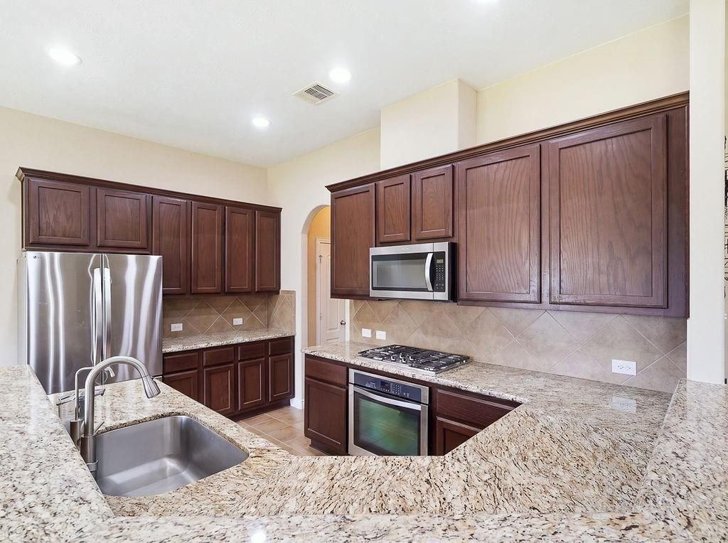 24914 Ginger Ranch Dr - Photo 3 of 9