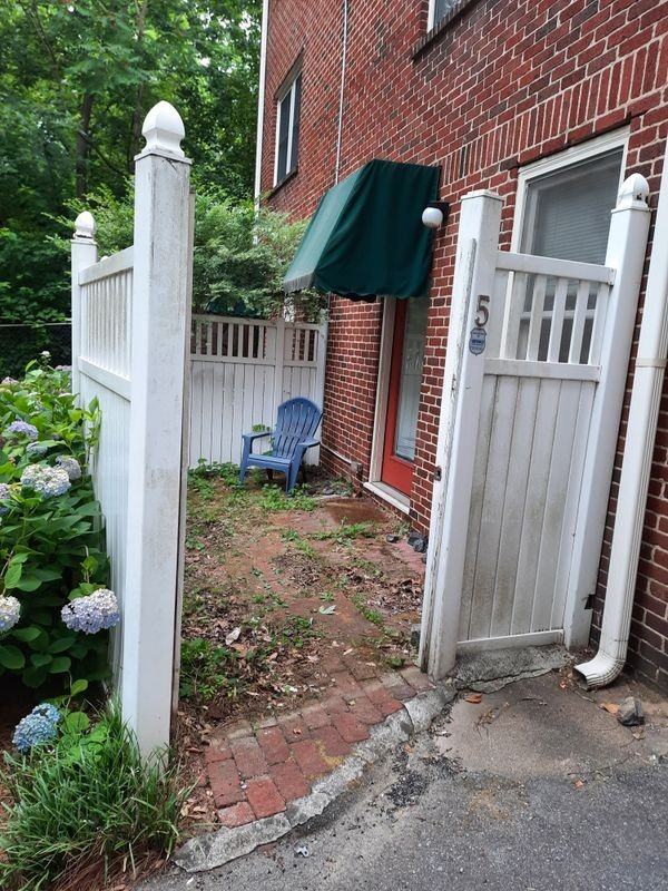 746 Monroe Dr Ne - Photo 2 of 8