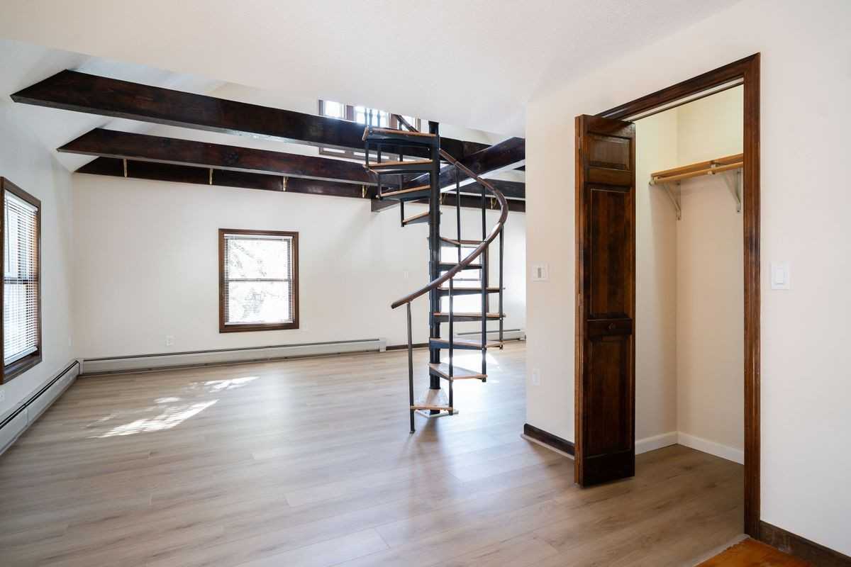 27 Dean Ave - Photo 2 of 16