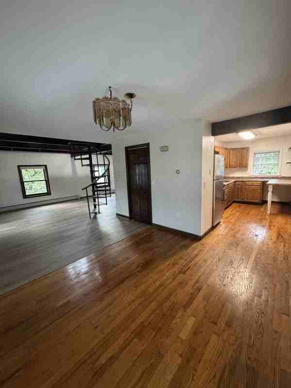 27 Dean Ave - Photo 4 of 16