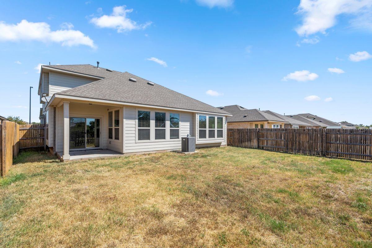 301 Rimrock Ct - Photo 3 of 9