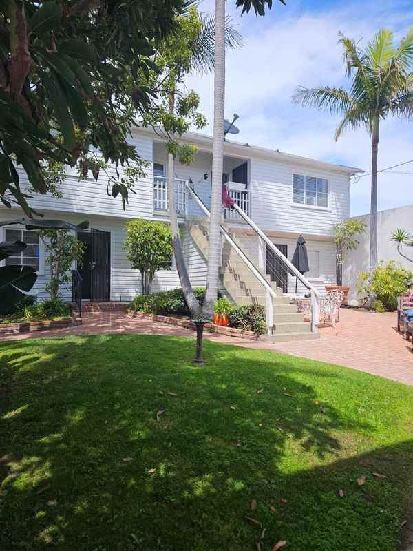 1033 Aviation Blvd