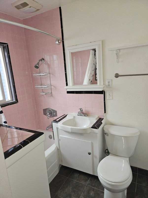 1033 Aviation Blvd - Photo 3 of 6