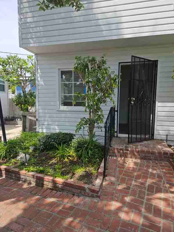 1033 Aviation Blvd - Photo 5 of 6