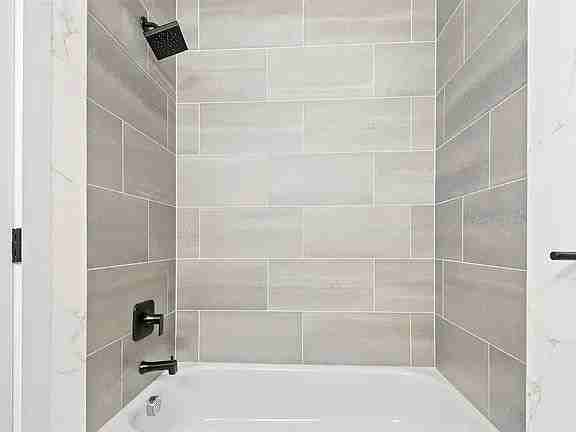 201 Lincoln St - Photo 7 of 11