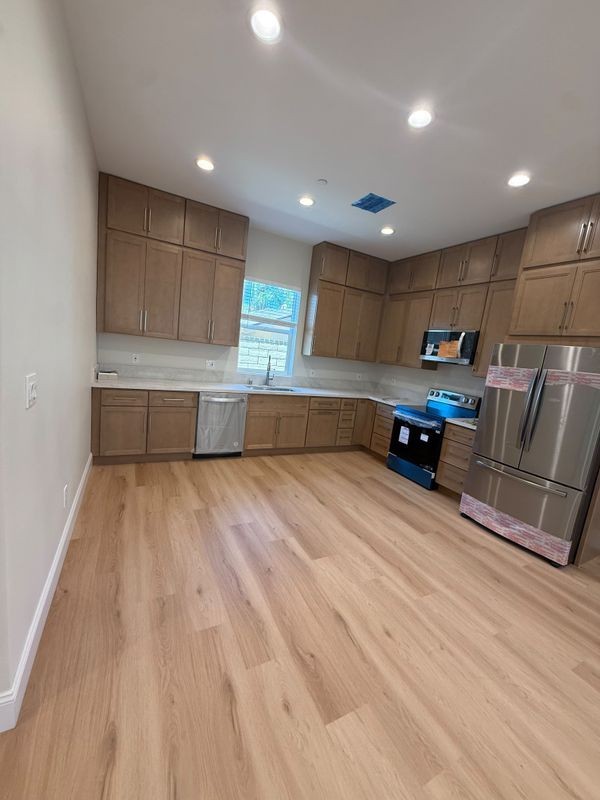 1140 W Donington St - Photo 2 of 20